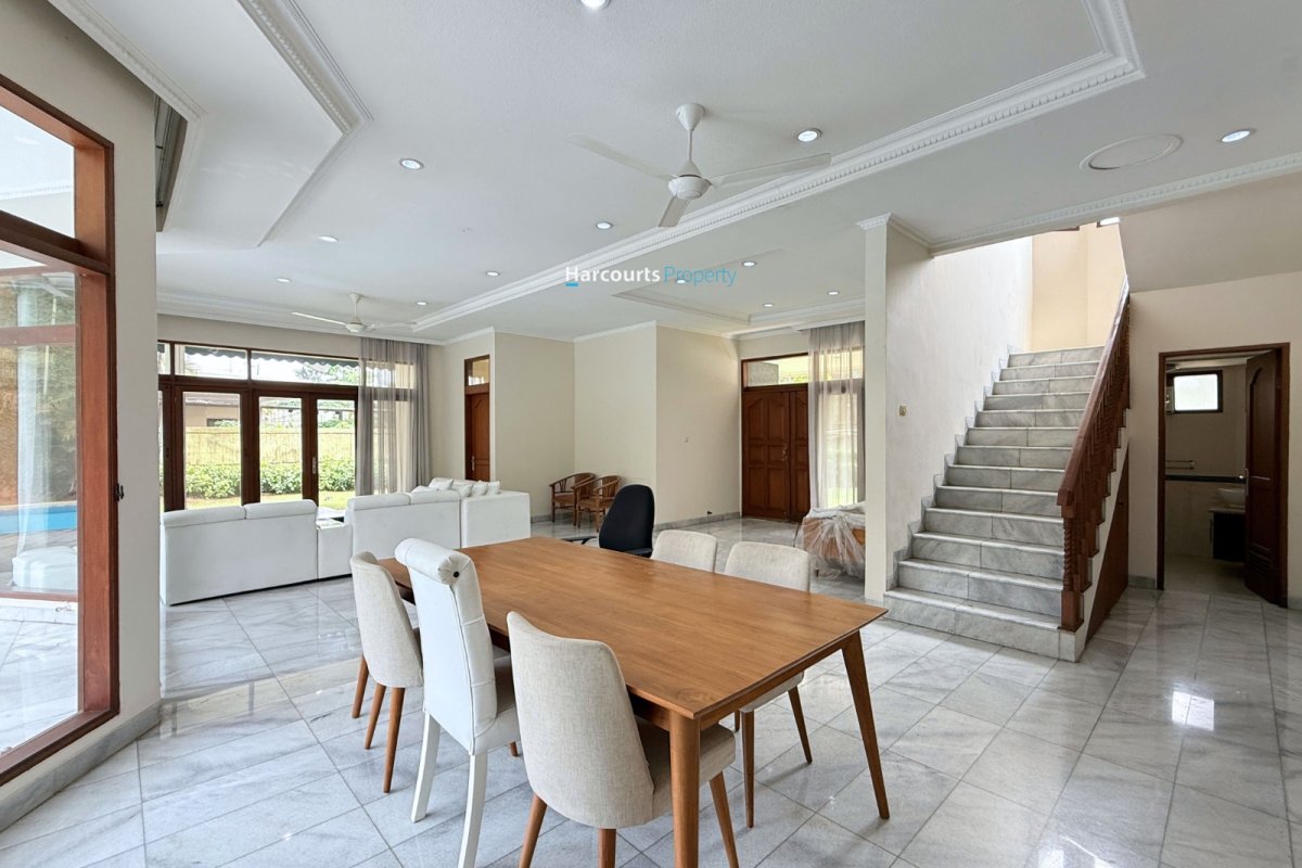 Disewakan Rumah Klasik Dalam Compound Lokasi Strategis Area Tb. Simatupang - Foto 12