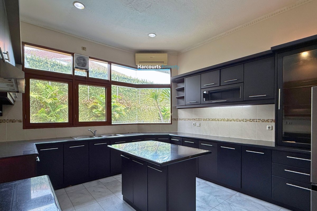 Disewakan Rumah Klasik Dalam Compound Lokasi Strategis Area Tb. Simatupang - Foto 13