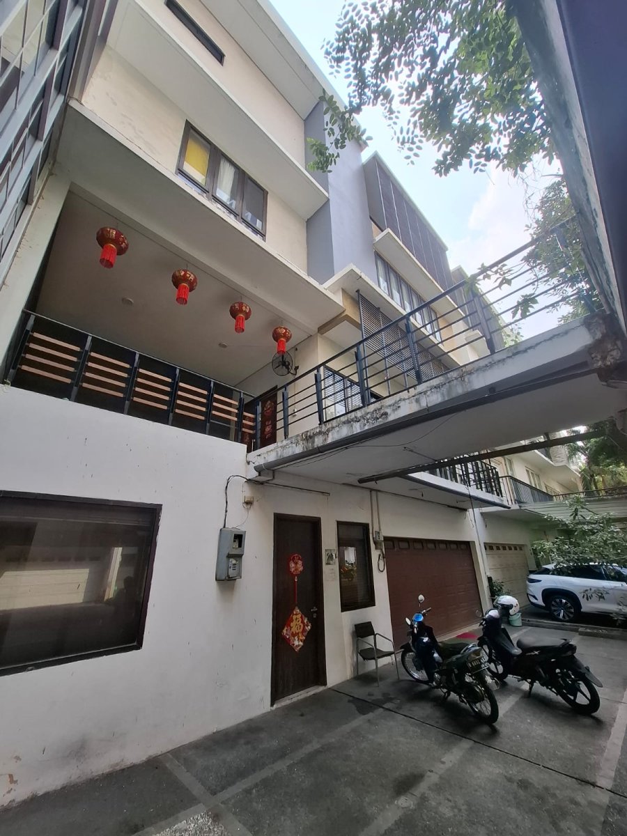 Disewakan Rumah Luas, Golf View Di Springhill Kemayoran, Jakarta Pusat