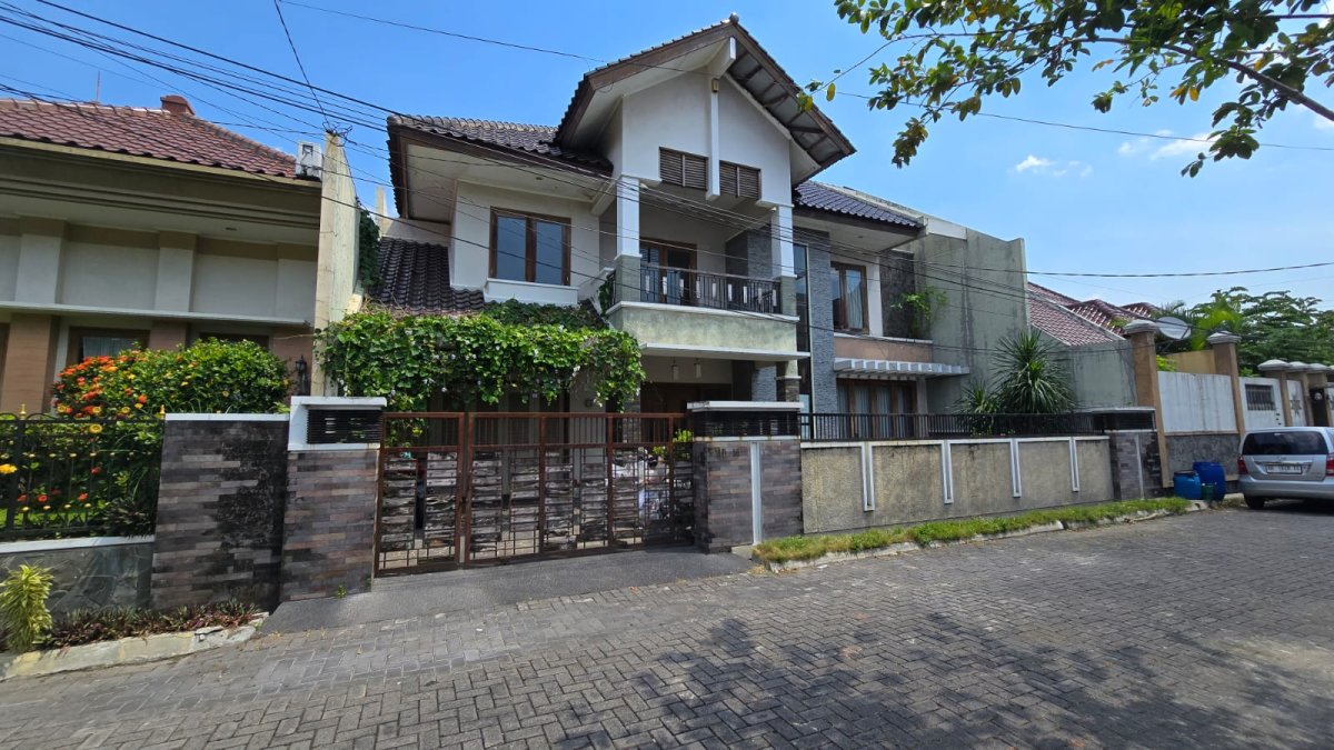 Rumah Mewah Minimalis di Cluster Elite Solo Baru