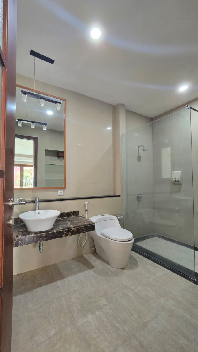 Rumah Mewah Minimalis di Cluster Elite Solo Baru - Foto 12