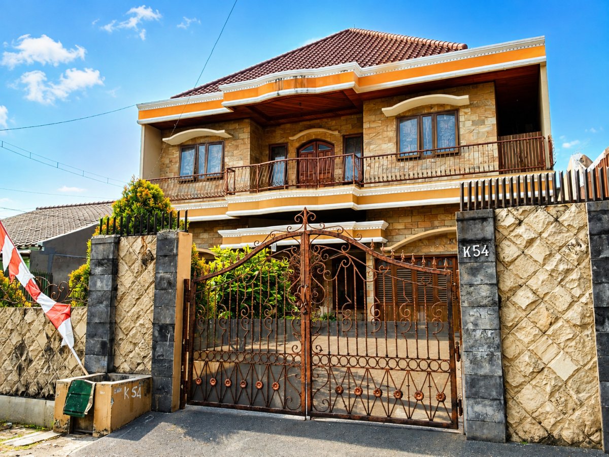 Dijual rumah klasik mewah siap huni di dalam komplek