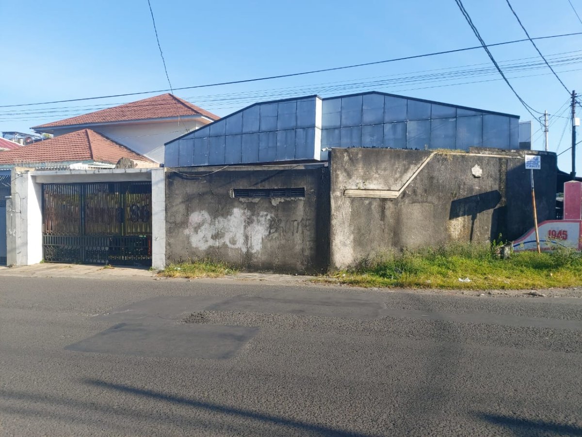 Rumah Strategis Pinggir Jalan Surya Jagalan