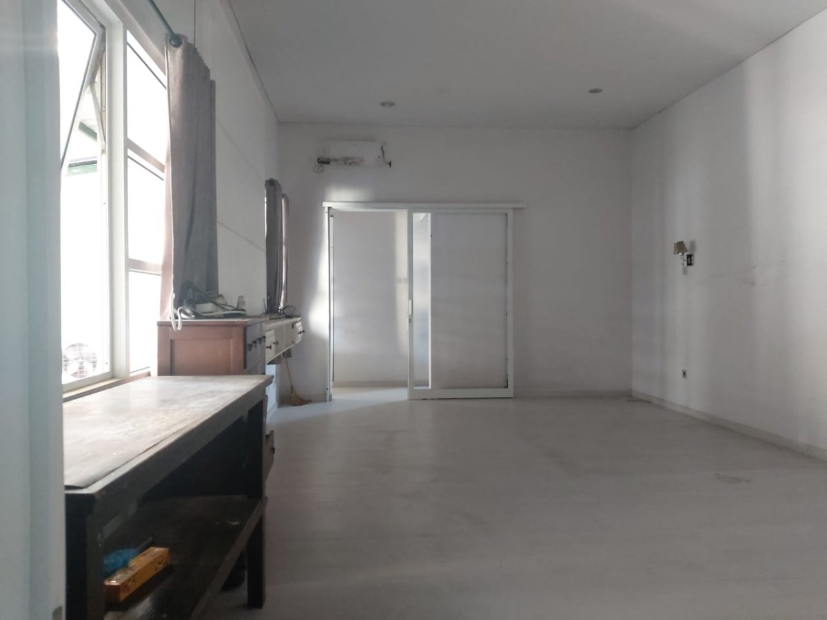 Rumah Strategis Pinggir Jalan Surya Jagalan - Foto 9