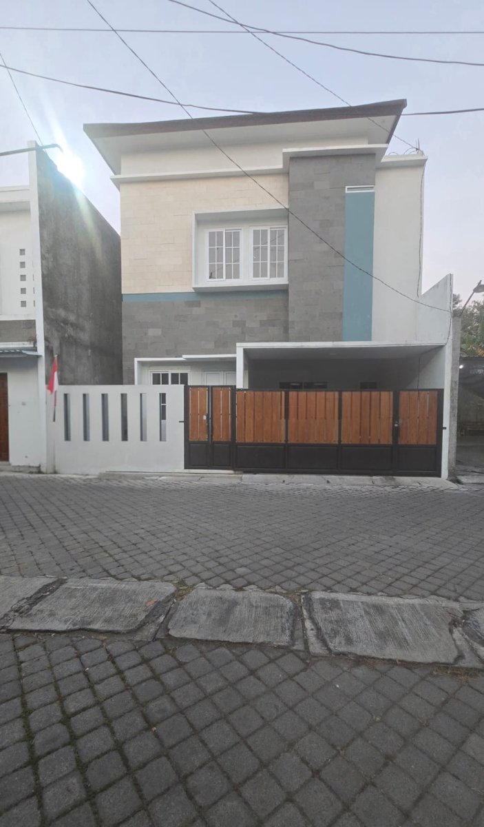 Rumah Bagus Minimalis Modern di Colomadu