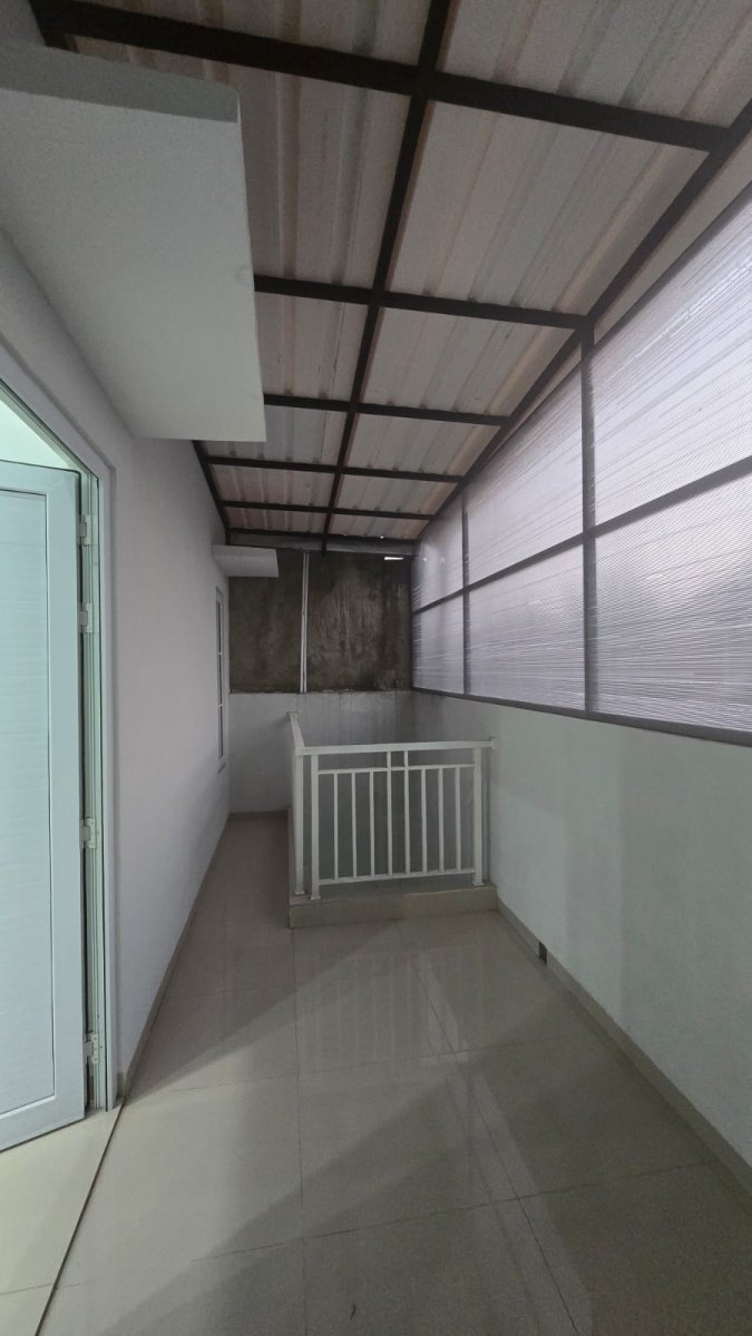 Rumah Bagus Minimalis Modern di Colomadu - Foto 14