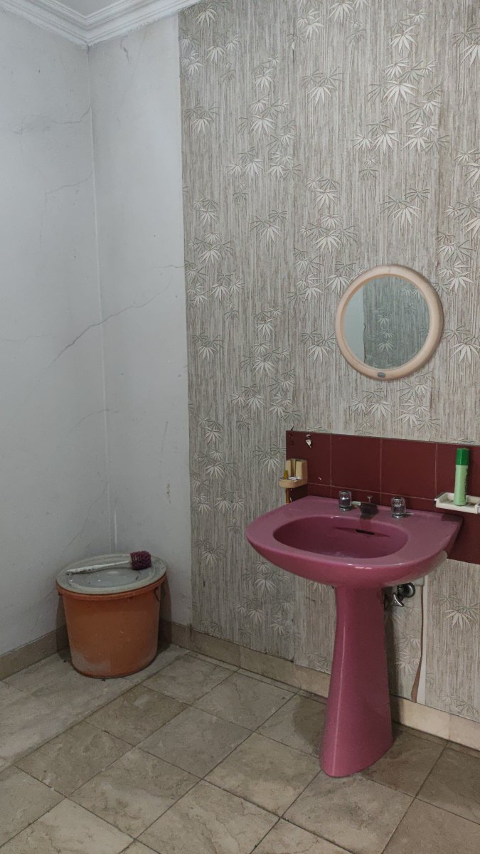 LANGKA! Rumah Hook/Luas LT 770m² Pulo Mas Jakarta Timur, Banting Harga 12 M - Foto 3
