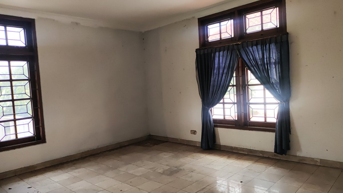 LANGKA! Rumah Hook/Luas LT 770m² Pulo Mas Jakarta Timur, Banting Harga 12 M - Foto 4