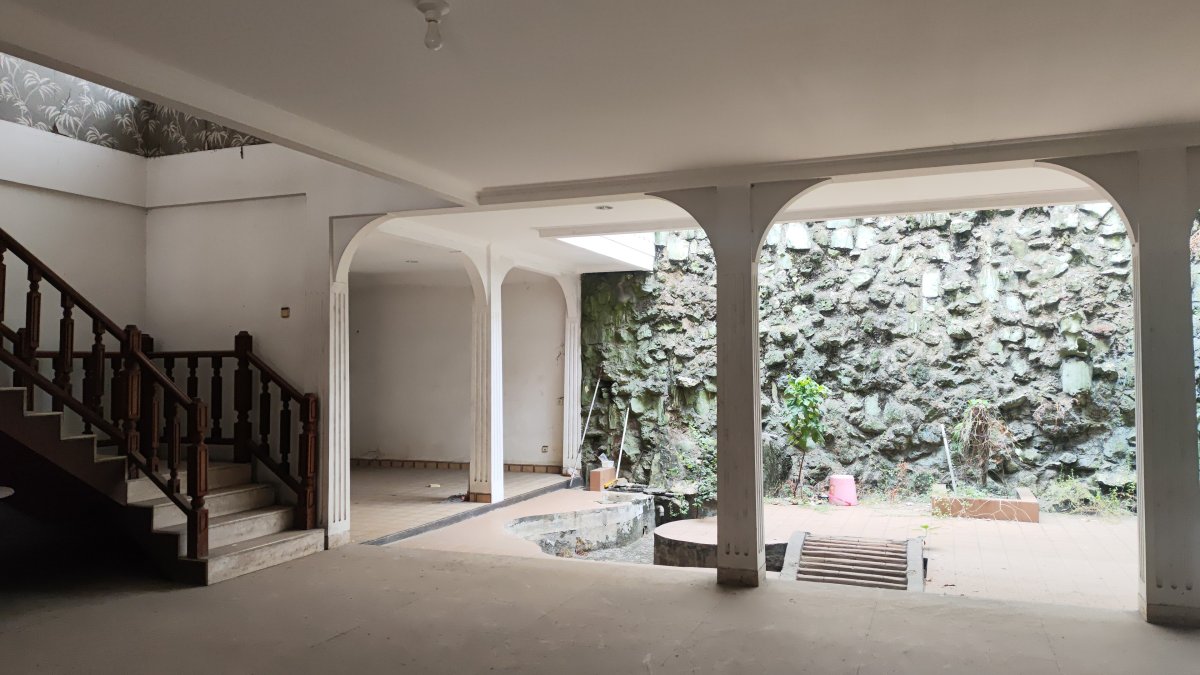 LANGKA! Rumah Hook/Luas LT 770m² Pulo Mas Jakarta Timur, Banting Harga 12 M - Foto 5