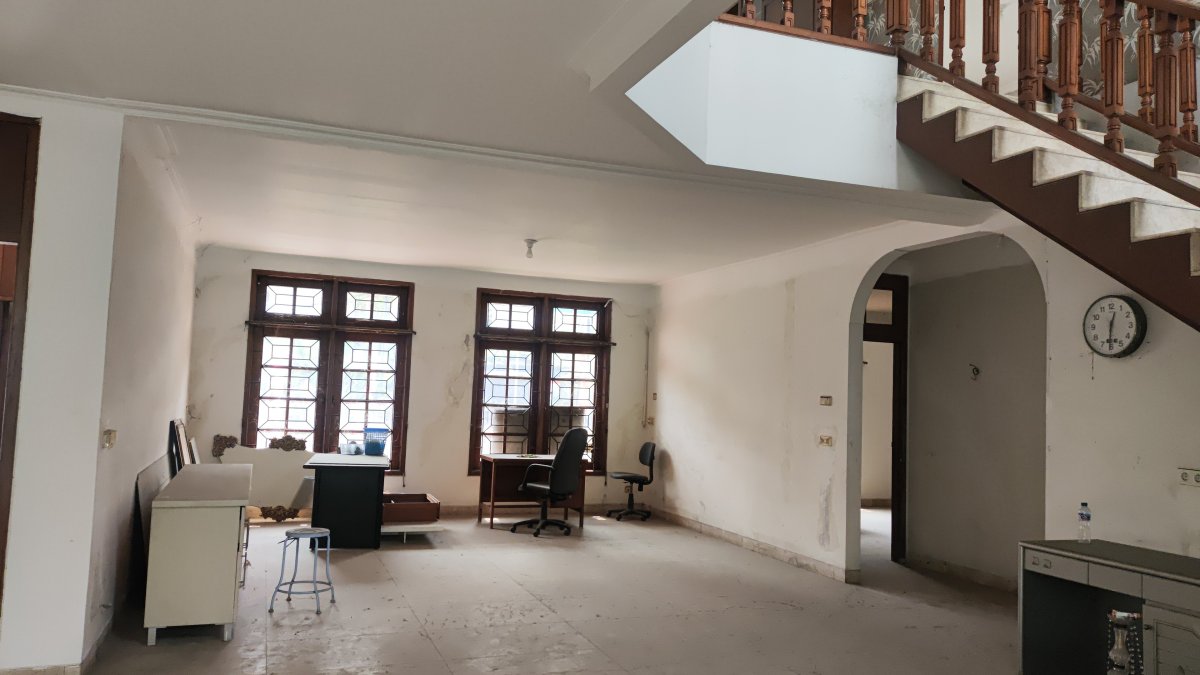 LANGKA! Rumah Hook/Luas LT 770m² Pulo Mas Jakarta Timur, Banting Harga 12 M - Foto 6