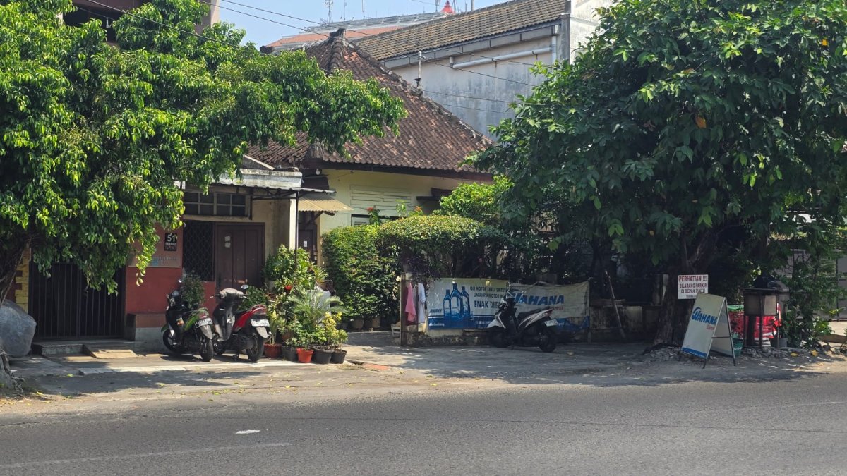 Rumah Lama Hitung Tanah Strategis di Jalan RM Said