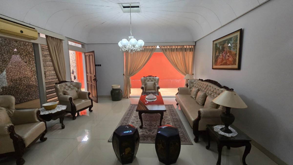 Rumah Mewah dan Gudang atau Ruang Usaha Super Strategis di Jalan Raya Adi Sucipto - Foto 2