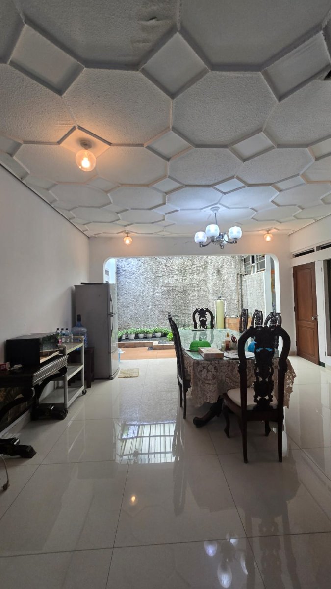 Rumah Mewah dan Gudang atau Ruang Usaha Super Strategis di Jalan Raya Adi Sucipto - Foto 6