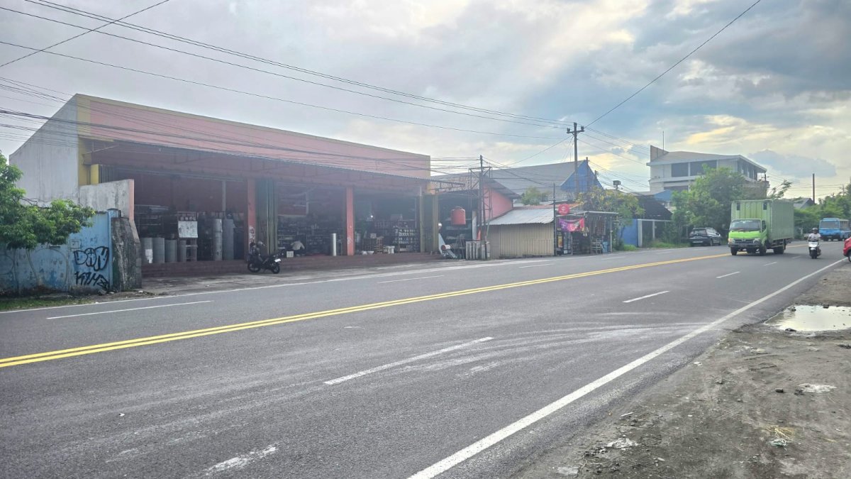 Rumah Mewah dan Gudang atau Ruang Usaha Super Strategis di Jalan Raya Adi Sucipto - Foto 12