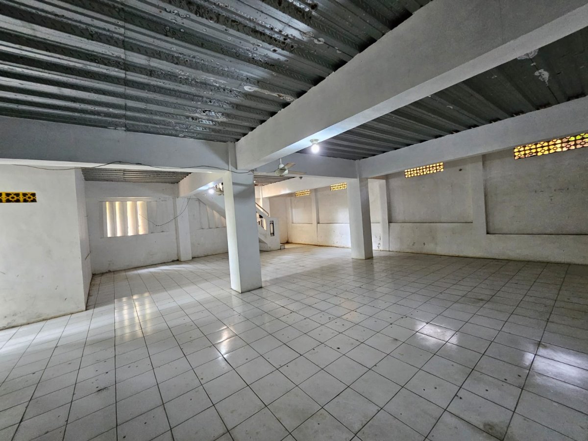 Bekas Asrama 4 Lantai di Karangpandan - Foto 8