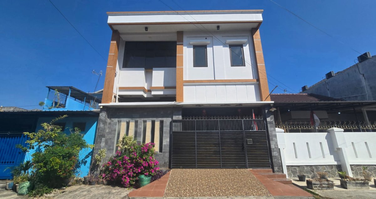 Rumah Bagus Terawat Siap Pakai Di Perumahan Solo Baru - Foto 2