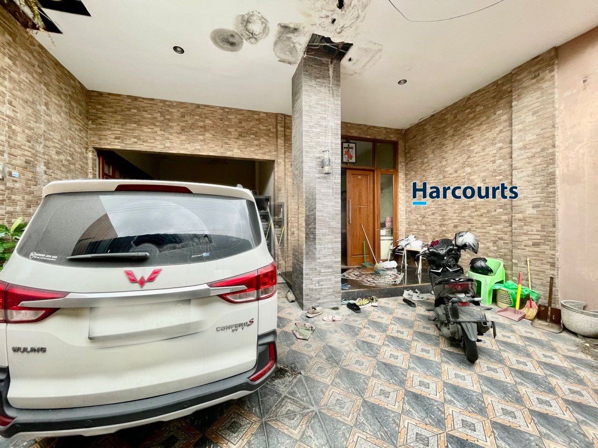 Rumah 2,5 Lantai dengan Rooftop Dekat Solo Paragon Mall Ketelan - Foto 2