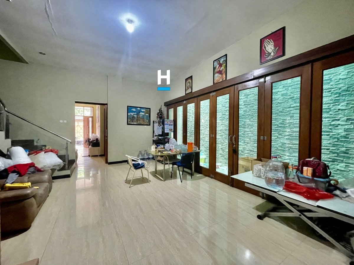 Rumah 2,5 Lantai dengan Rooftop Dekat Solo Paragon Mall Ketelan - Foto 3