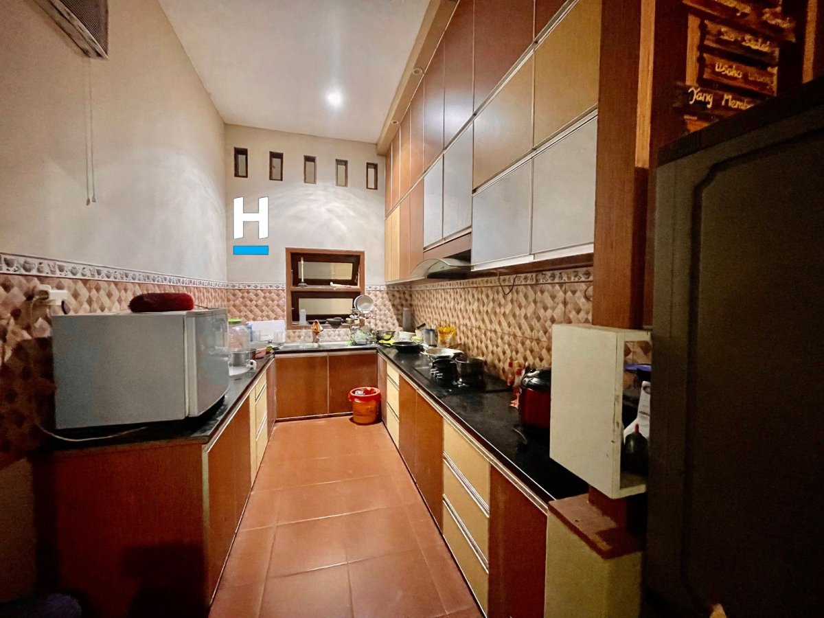 Rumah 2,5 Lantai dengan Rooftop Dekat Solo Paragon Mall Ketelan - Foto 4