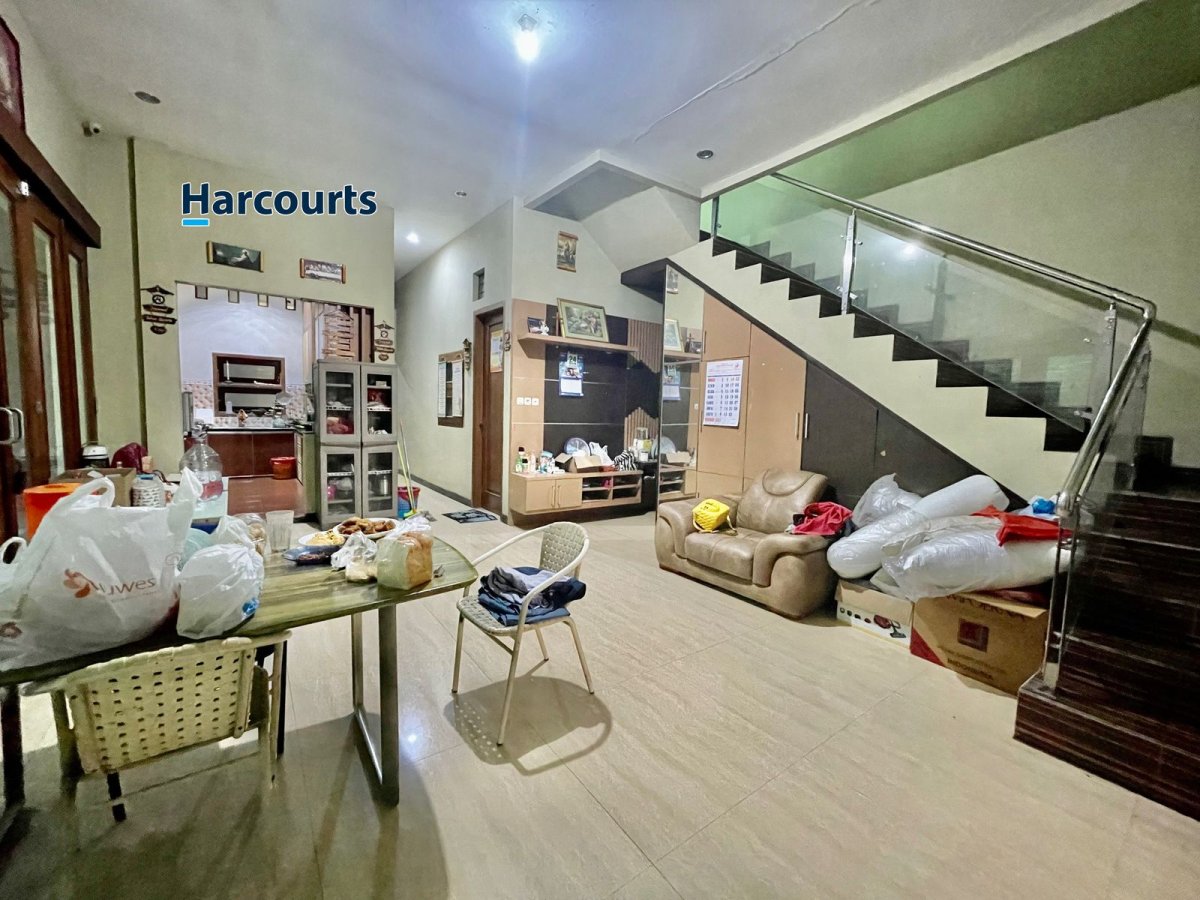 Rumah 2,5 Lantai dengan Rooftop Dekat Solo Paragon Mall Ketelan - Foto 12