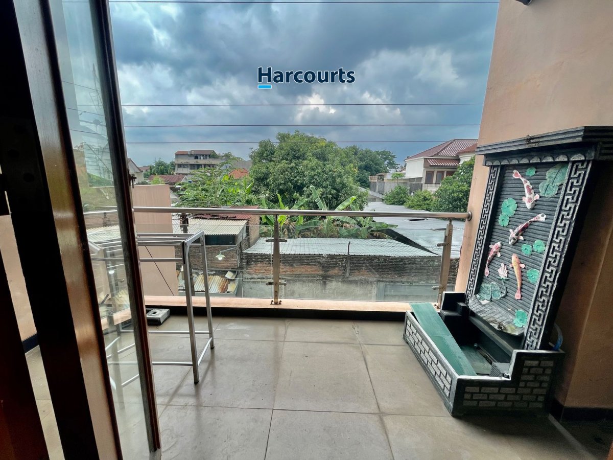 Rumah 2,5 Lantai dengan Rooftop Dekat Solo Paragon Mall Ketelan - Foto 13