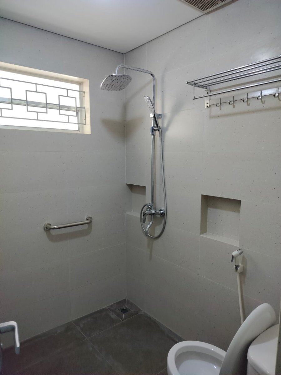 Rumah Baru 3 Lantai Mewah Dekat Jalan Gajah Mada - Foto 4
