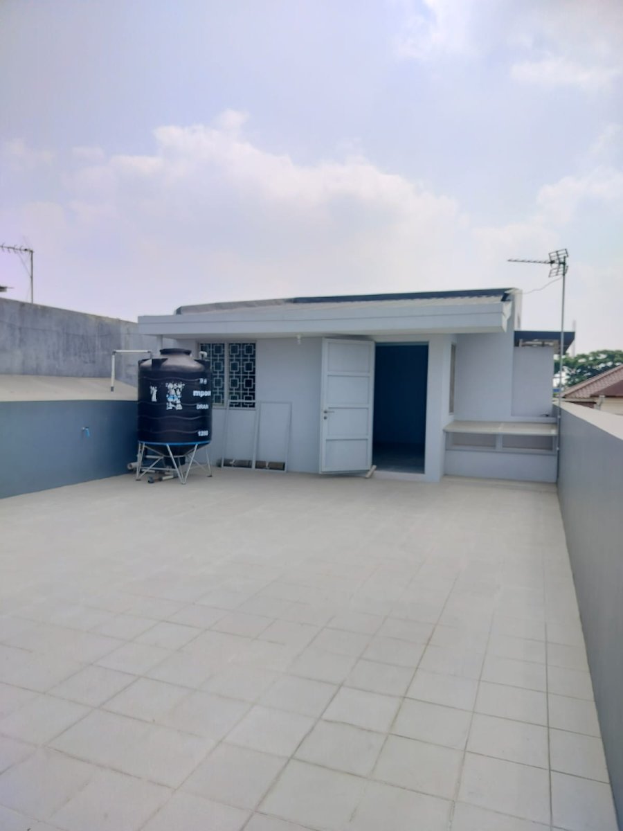Rumah Baru 3 Lantai Mewah Dekat Jalan Gajah Mada - Foto 12