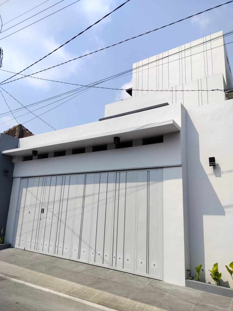 Rumah Baru 3 Lantai Mewah Dekat Jl. Gajah Mada