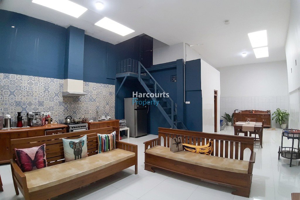 Rumah Klasik Lokasi Strategis Poisisi Hook Area Menteng