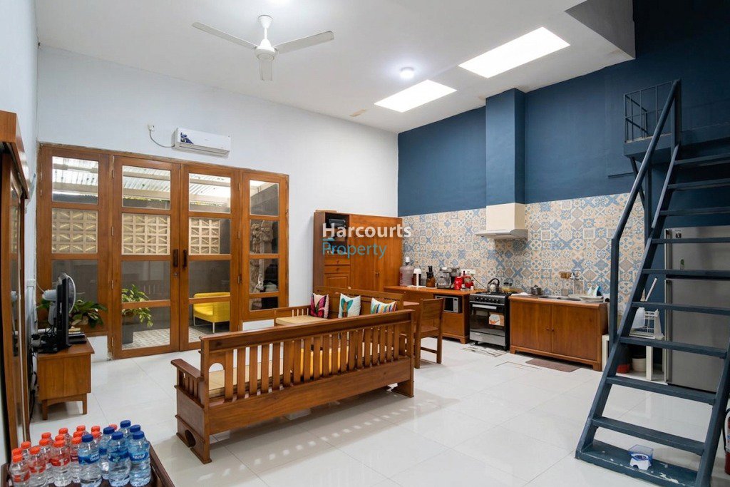 Rumah Klasik Lokasi Strategis Poisisi Hook Area Menteng - Foto 3