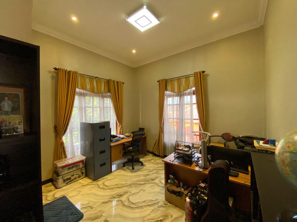 Rumah Etnik Bagus 2 Lantai Full Furnished di Gajahan - Foto 2