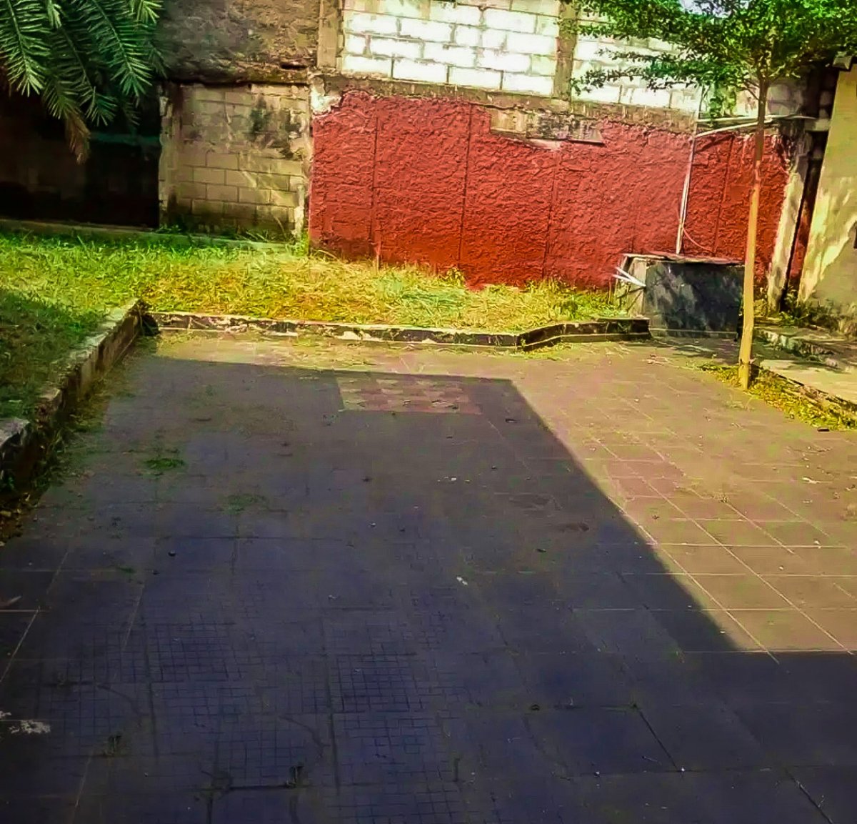 Tanah Ngantong deket MRT Lebak Bulus