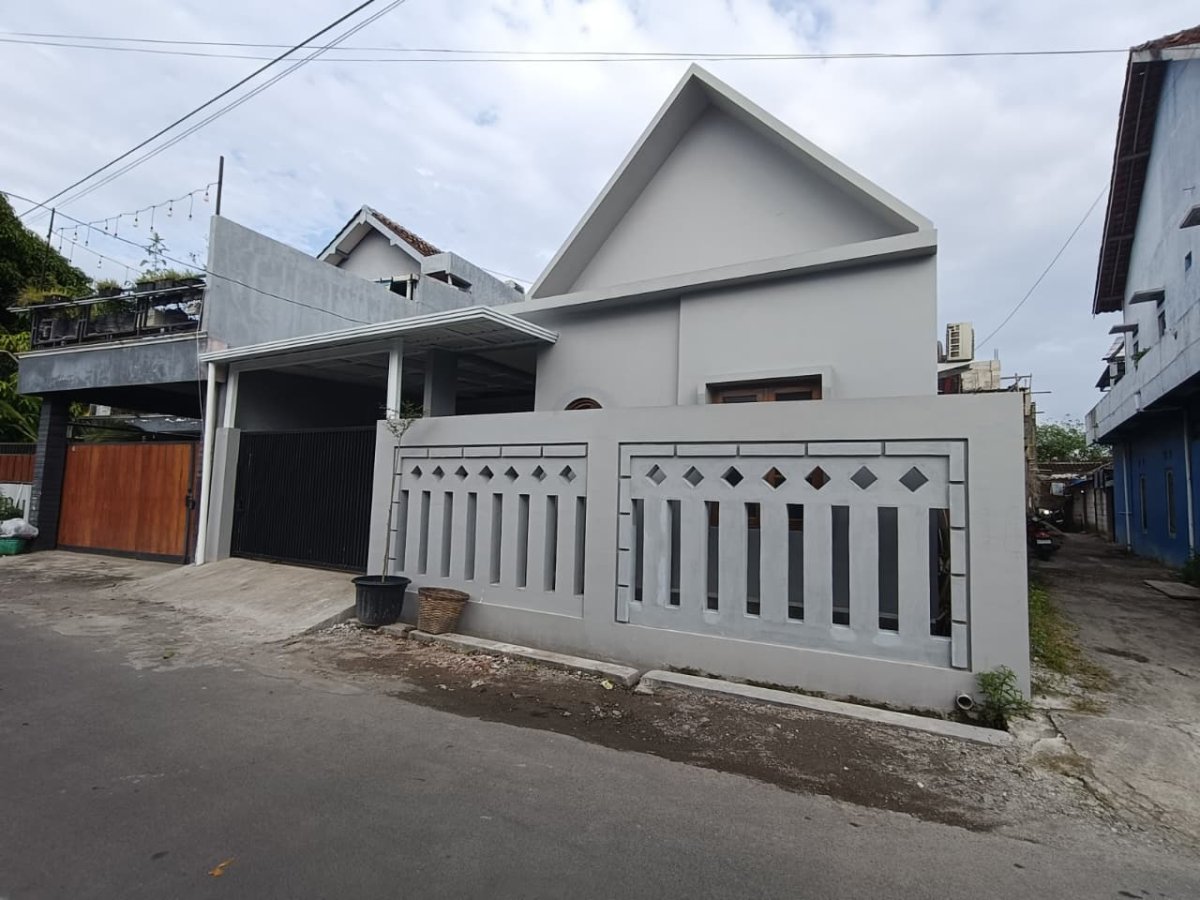 Rumah Bagus Bangunan Baru Full Furnished di Gonilan Kartasura - Foto 3