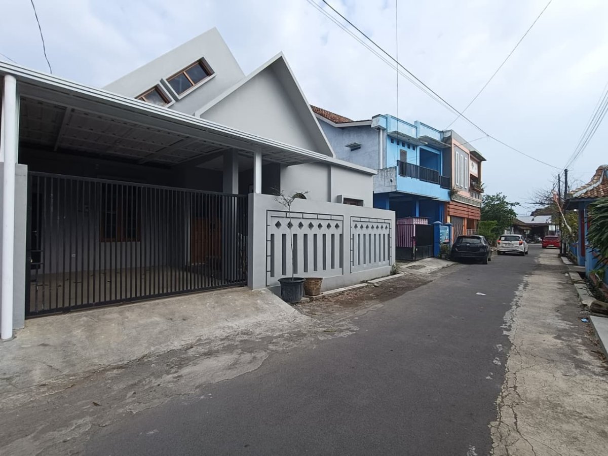 Rumah Bagus Bangunan Baru Full Furnished di Gonilan Kartasura - Foto 4
