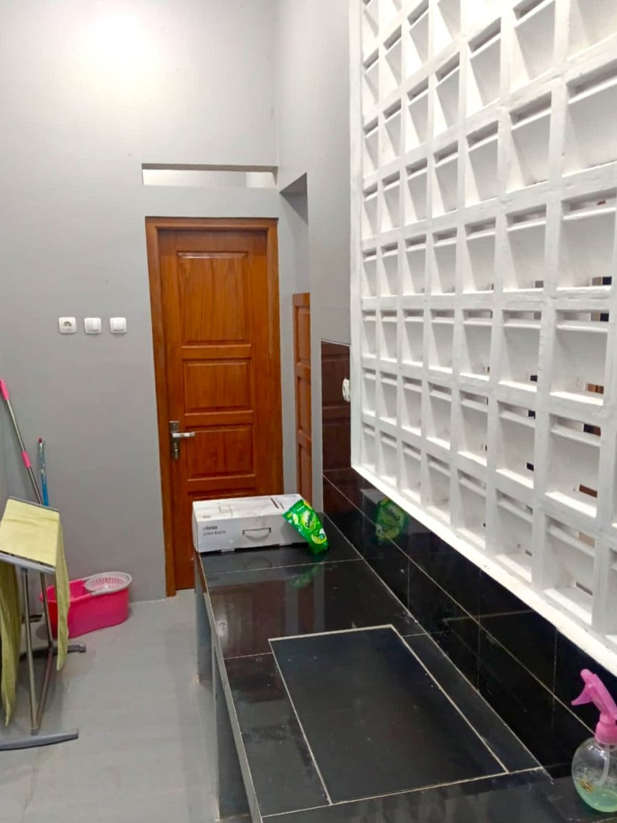 Rumah Bagus Bangunan Baru Full Furnished di Gonilan Kartasura - Foto 5