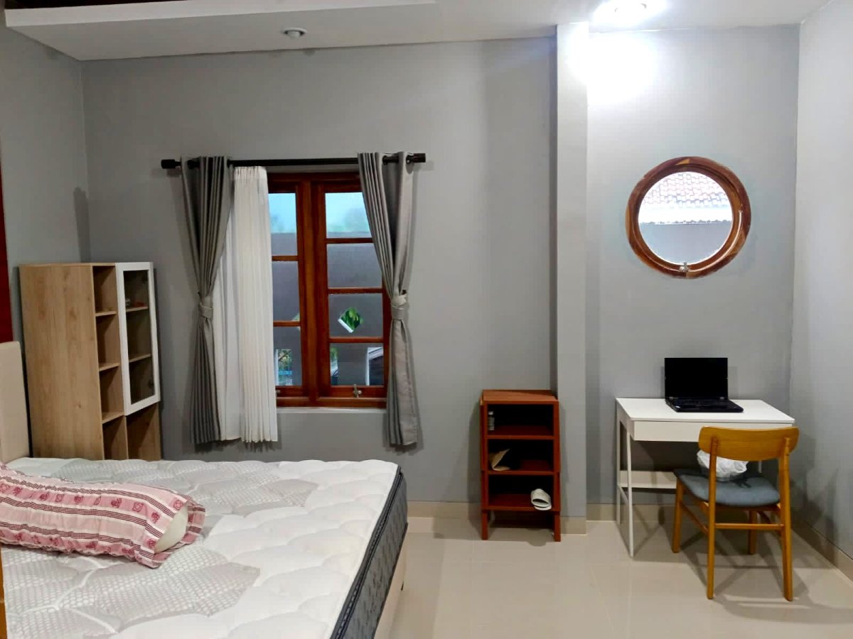 Rumah Bagus Bangunan Baru Full Furnished di Gonilan Kartasura - Foto 6