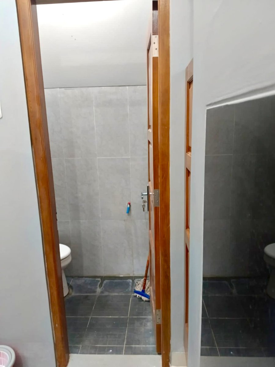 Rumah Bagus Bangunan Baru Full Furnished di Gonilan Kartasura - Foto 10