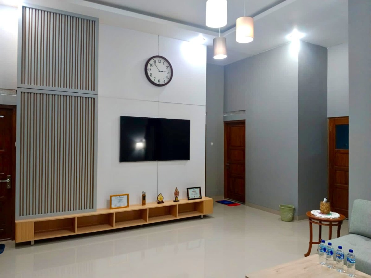 Rumah Bagus Bangunan Baru Full Furnished di Gonilan Kartasura - Foto 11