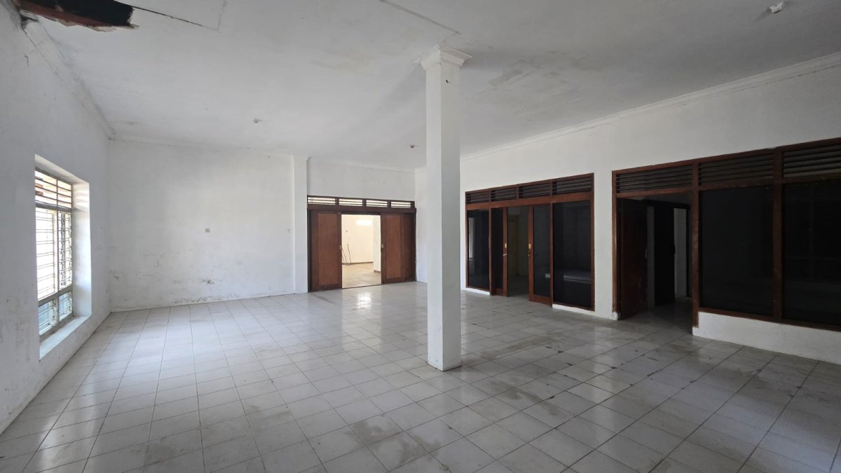 Rumah Hitung Tanah Strategis di Jalan Pandanaran - Foto 4