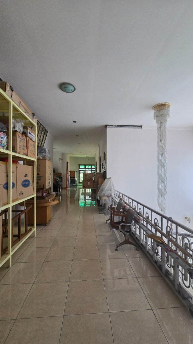Rumah Mewah Strategis Dekat Jalan Yos Sudarso Serengan Solo - Foto 8