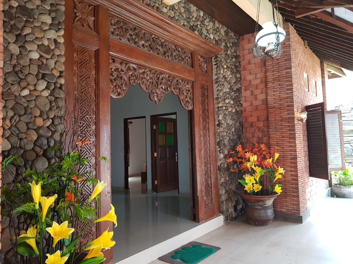 Rumah Joglo Antik di Kadipiro Banjarsari Solo - Foto 3