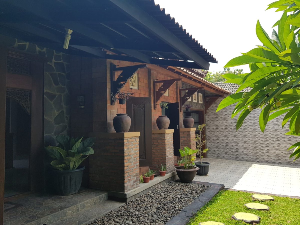 Rumah Joglo Antik di Kadipiro Banjarsari Solo - Foto 2