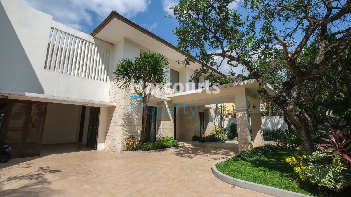 Disewakan Rumah Double Gate Modern Area Pejaten