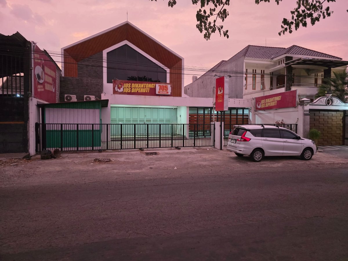 Rumah dan Ruang Usaha Strategis Dekat Mall Luwes Palur Mojolaban