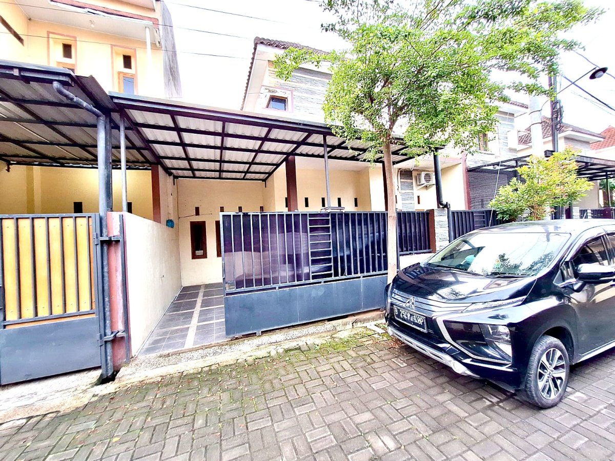 Rumah Bagus Full Furnished di Cluster Colomadu, Utara Alana