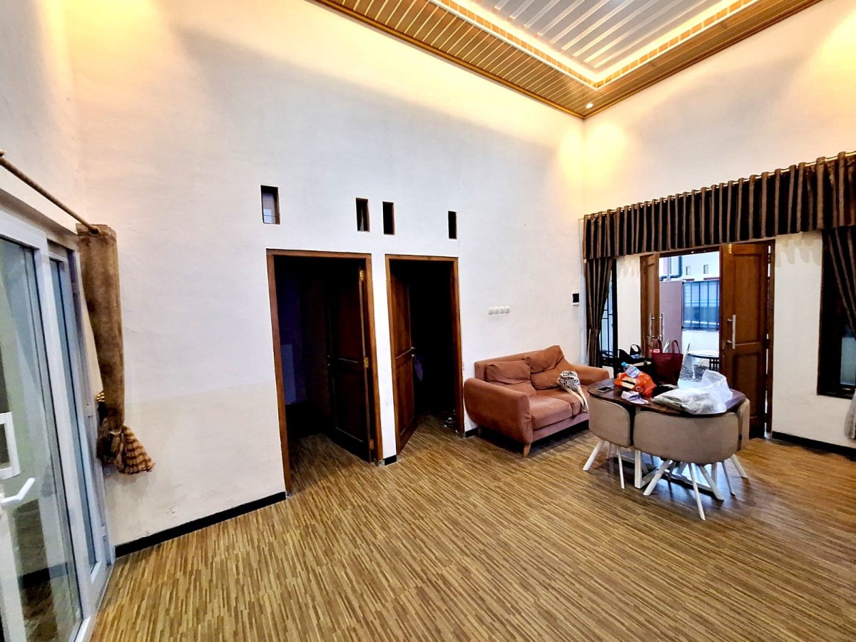 Rumah Bagus Full Furnished di Cluster Colomadu, Utara Alana - Foto 8