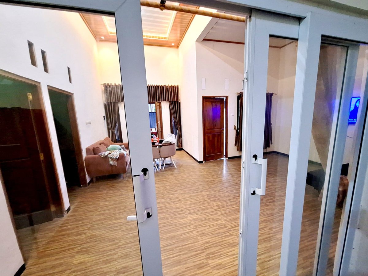 Rumah Bagus Full Furnished di Cluster Colomadu, Utara Alana - Foto 11