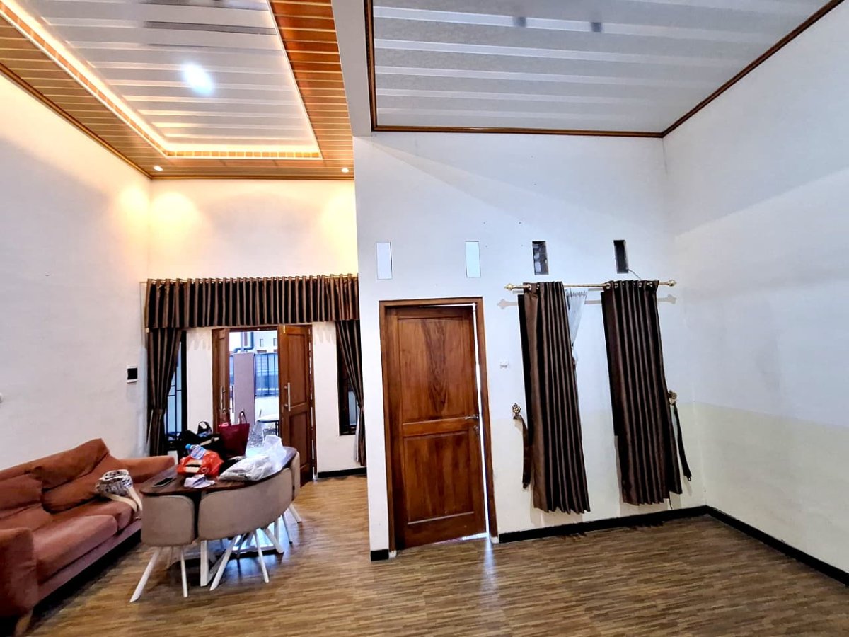 Rumah Bagus Full Furnished di Cluster Colomadu, Utara Alana - Foto 14