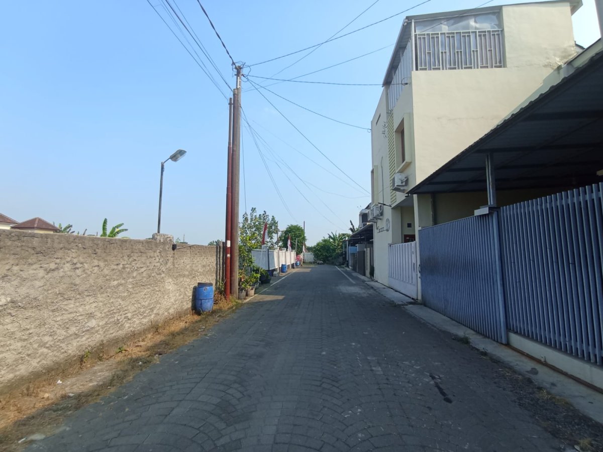 Rumah Bagus 2 Lantai Strategis Siap Pakai Dekat Luwes Gentan Solo - Foto 2