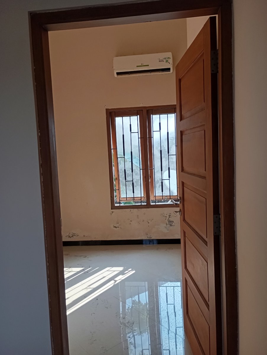 Rumah Bagus 2 Lantai Strategis Siap Pakai Dekat Luwes Gentan Solo - Foto 5